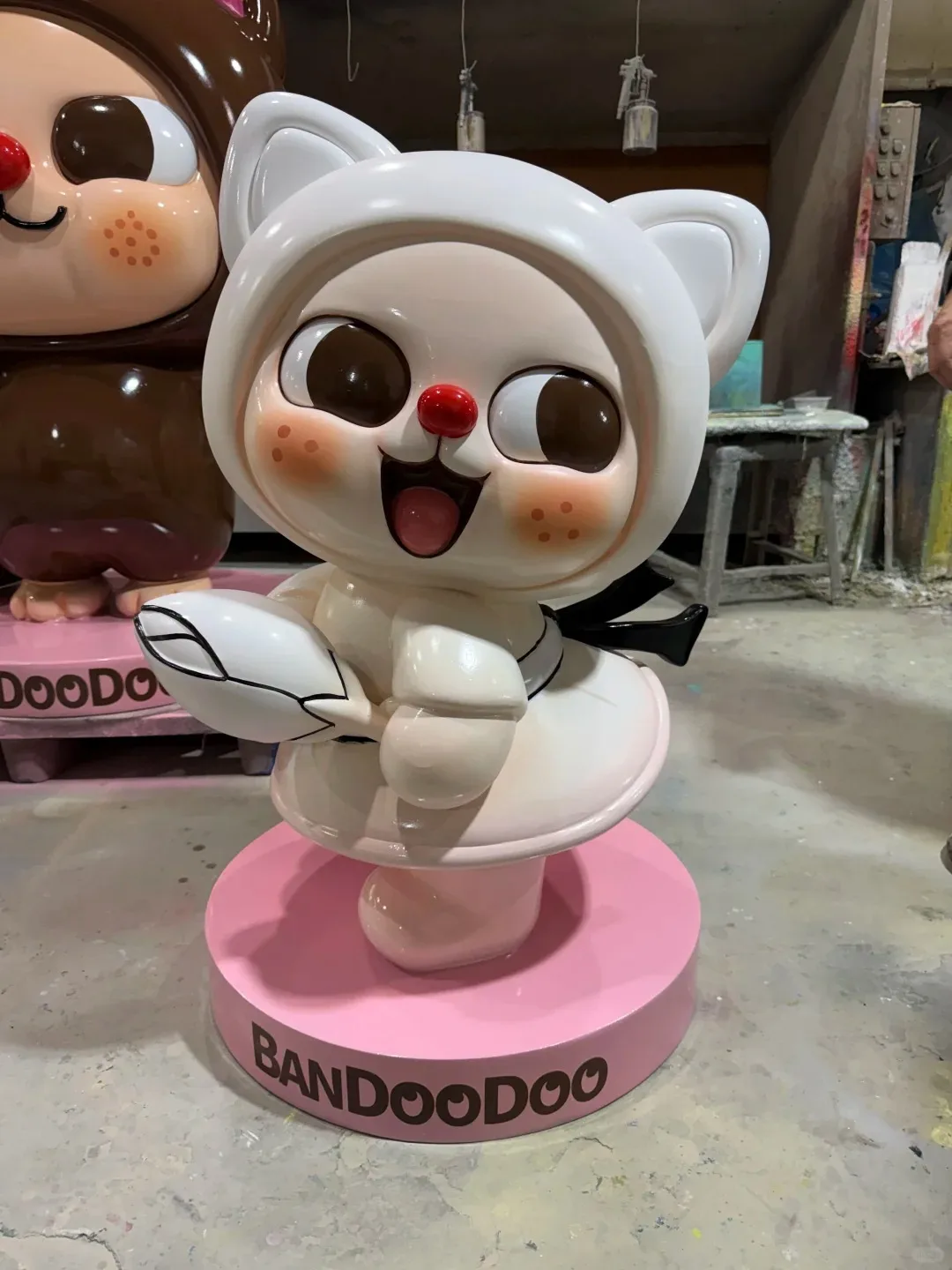 BANDOODOO IP Cartoon Cat FRP Statue Pair for Mall Trendy Brand Pop-up Decor — view 3