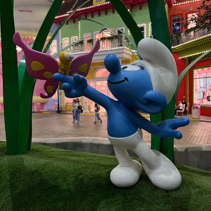 Blue & White Glossy Fiberglass Smurf Sculpture — Large Cartoon Character Statue for Theme Parks, Malls & Commercial Spaces — view 3