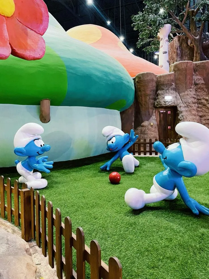 Blue & White Glossy Fiberglass Smurf Sculpture — Large Cartoon Character Statue for Theme Parks, Malls & Commercial Spaces — view 4
