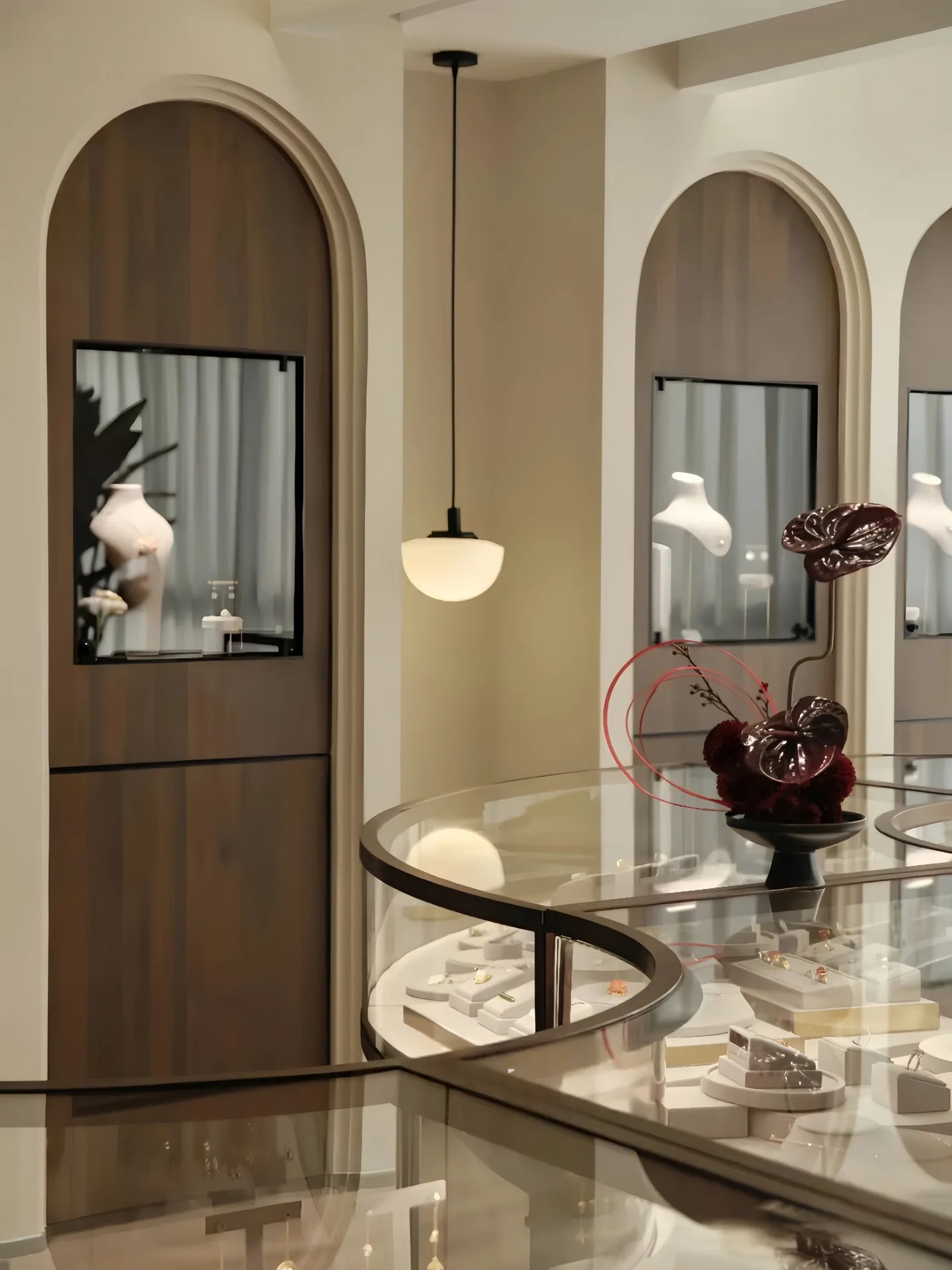Boutique‑Style Curved Glass Jewelry Counter | Arched Wood Wall Niche Display For Fine Jewellery