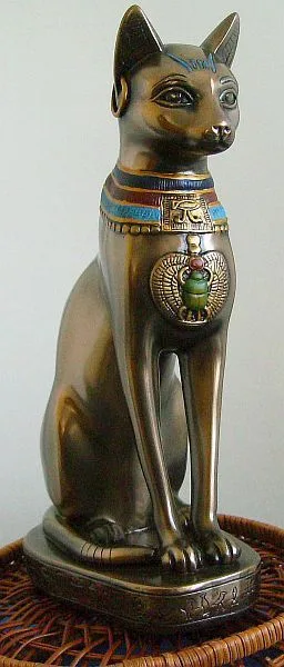 Bronze Egyptian Bastet Cat Statue for Exhibition & Home Decor — view 2