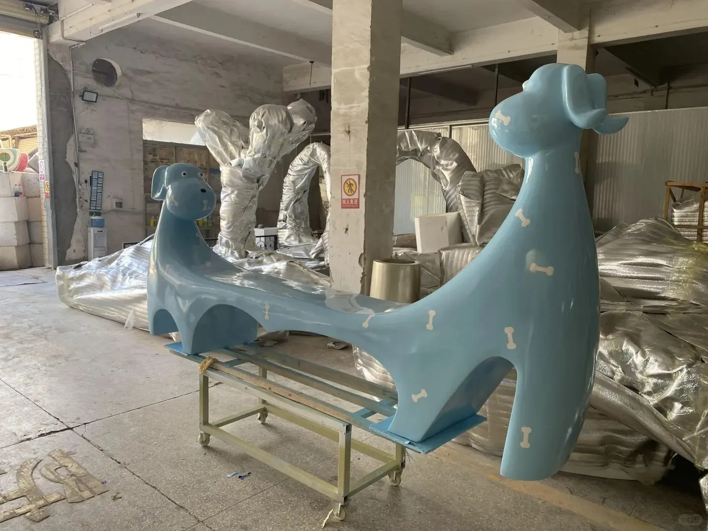 Cartoon Double-Dog Fiberglass Bench for Mall, Playground & Pet Shop Decor — view 3