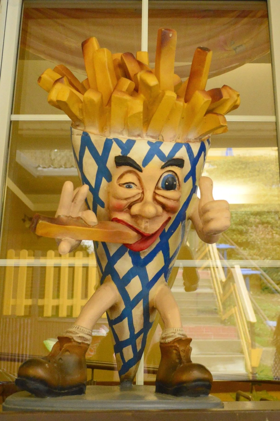 Cartoon FRP French Fries Statue for Fast Food Restaurant Storefront Decor