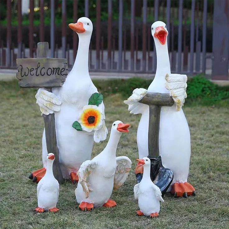 Commercial Fiberglass Duck Statues For Shop And Outdoor Landscape Decoration — view 3