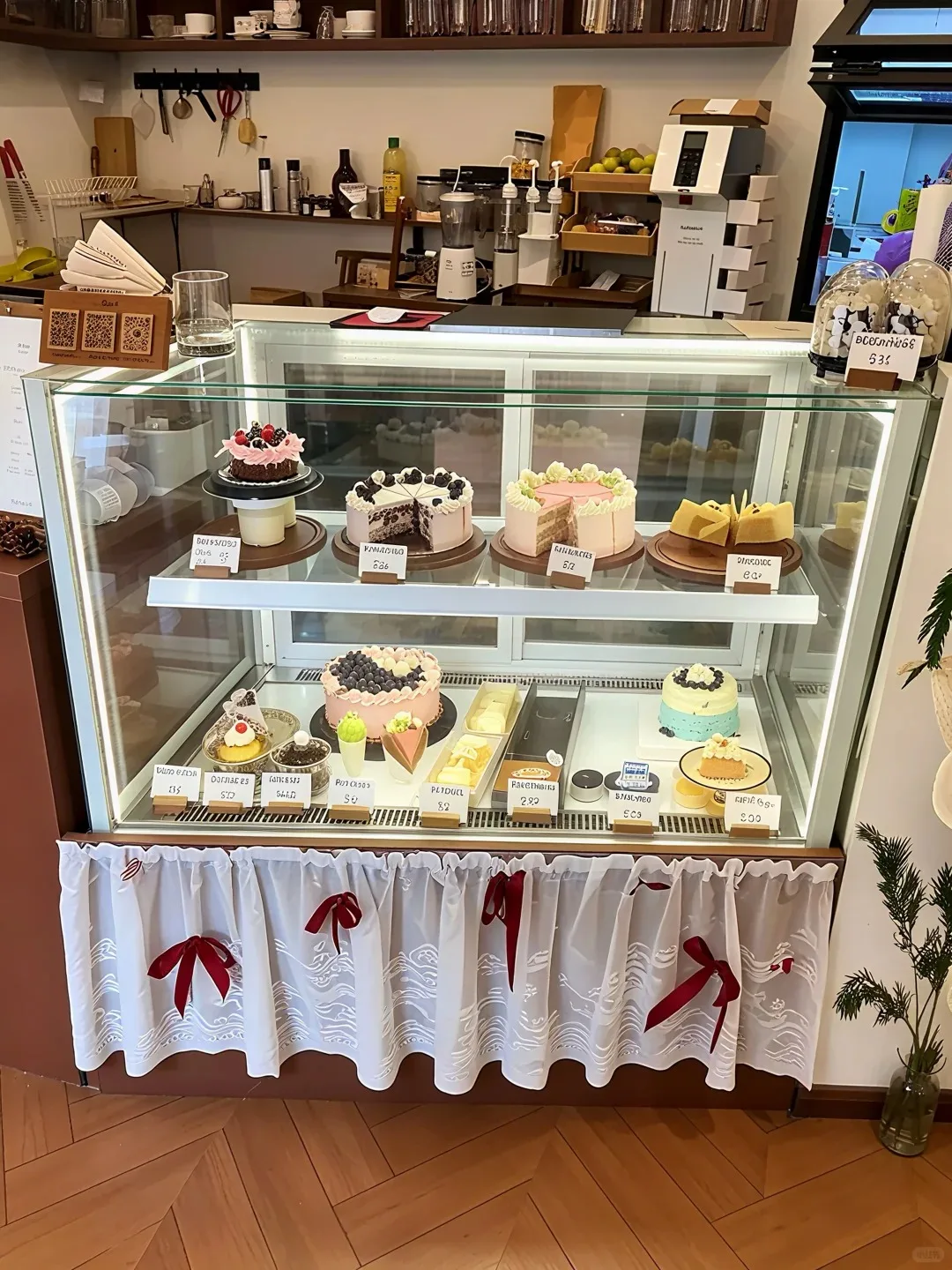 Commercial Refrigerated Cake Display Case for Bakery Café Pastry Merchandising