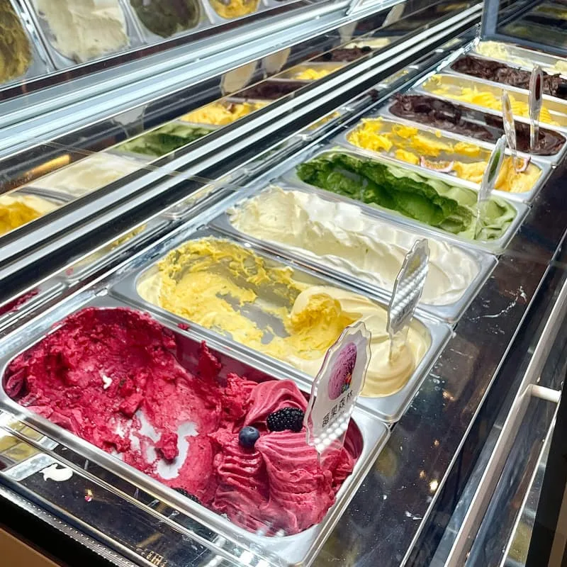 Cream‑Colored Gelato Display Freezer with Curved Anti‑Fog Show Window for Dessert Shop — view 4