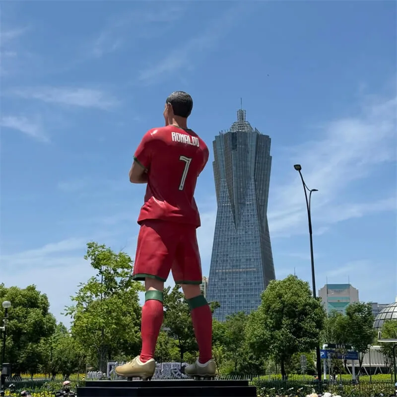 Cristiano Ronaldo FRP Sculpture – World Cup Themed Outdoor Large Figure for Mall & Plaza Photo Spot — view 4