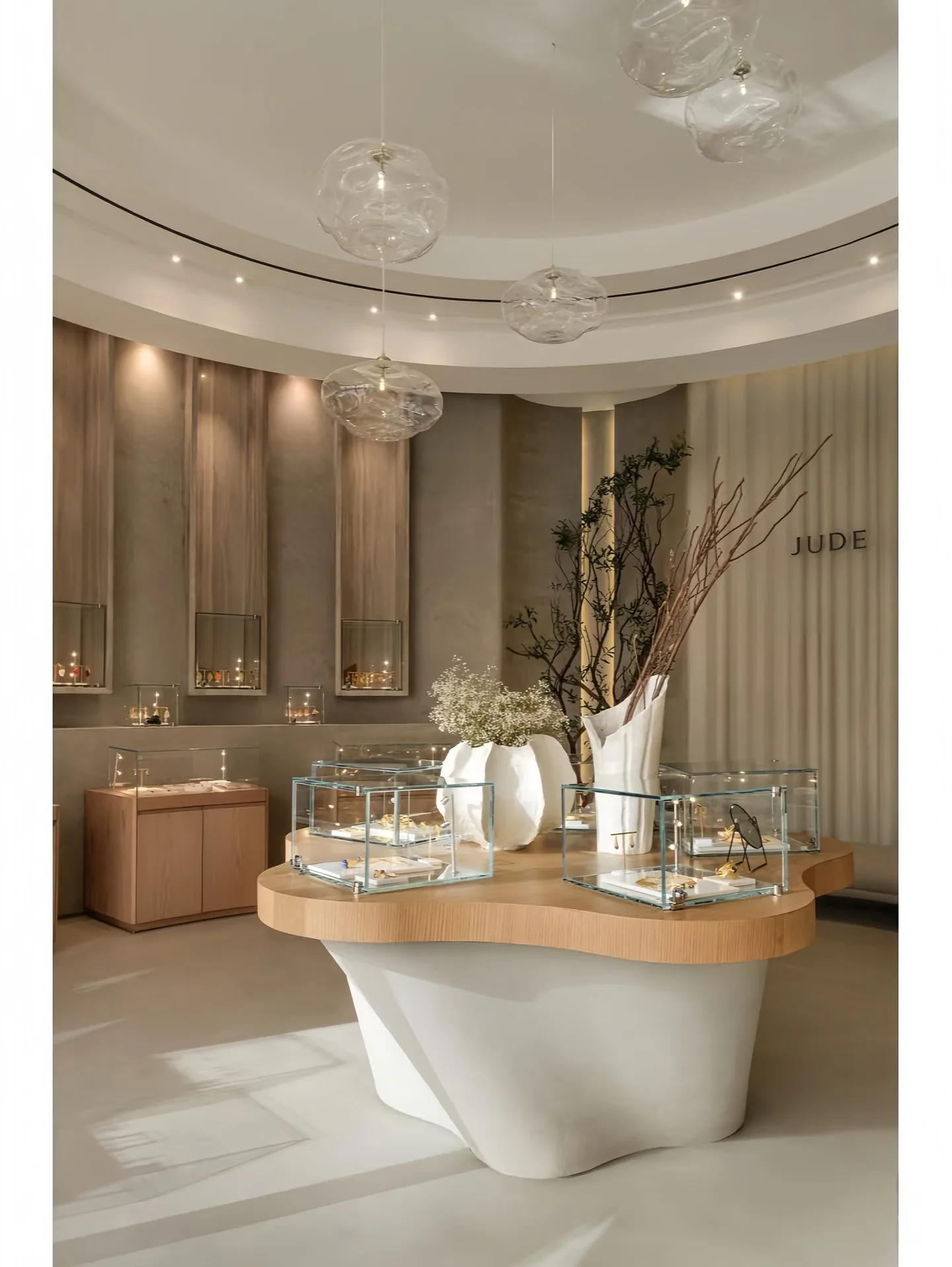 Curved Luxury Jewelry Store Interior Design | Custom High‑End Jewellery Display Counter Fixtures — view 3