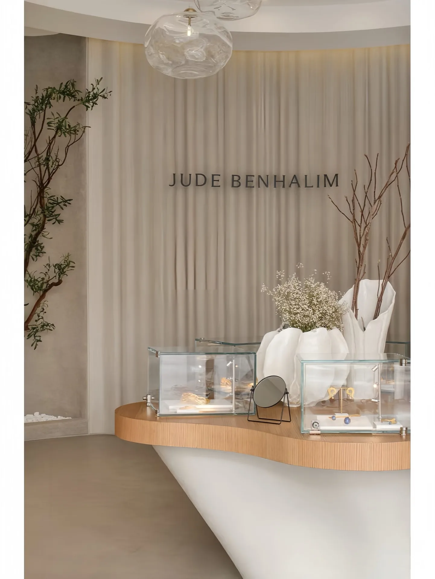 Curved Luxury Jewelry Store Interior Design | Custom High‑End Jewellery Display Counter Fixtures — view 4