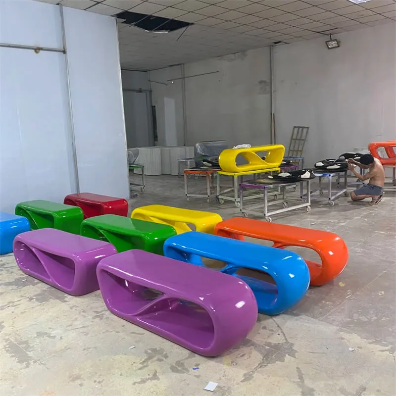 Custom Colorful Gloss Hollow Art Fiberglass Bench Indoor Leisure Photo Ornament For Mall Kids Playground Exhibition Hall — view 3