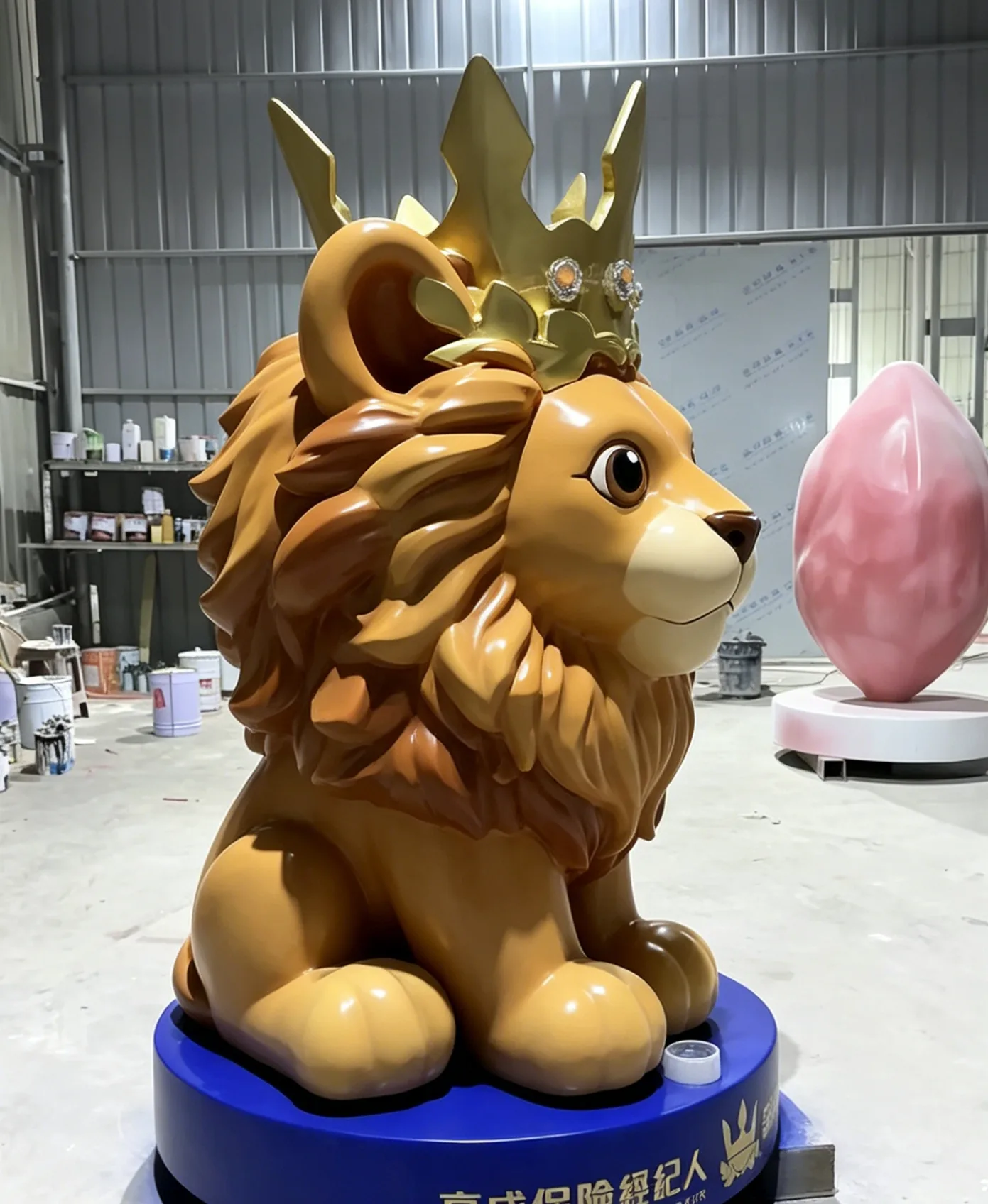 Custom Crown Cartoon Lion Fiberglass Mascot Sculpture For Insurance Company Store — view 3