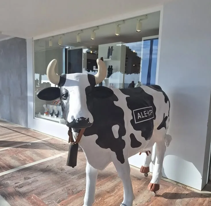 Custom Fiberglass Holstein Cow Sculptures for Commercial & Landscape Decoration — view 5