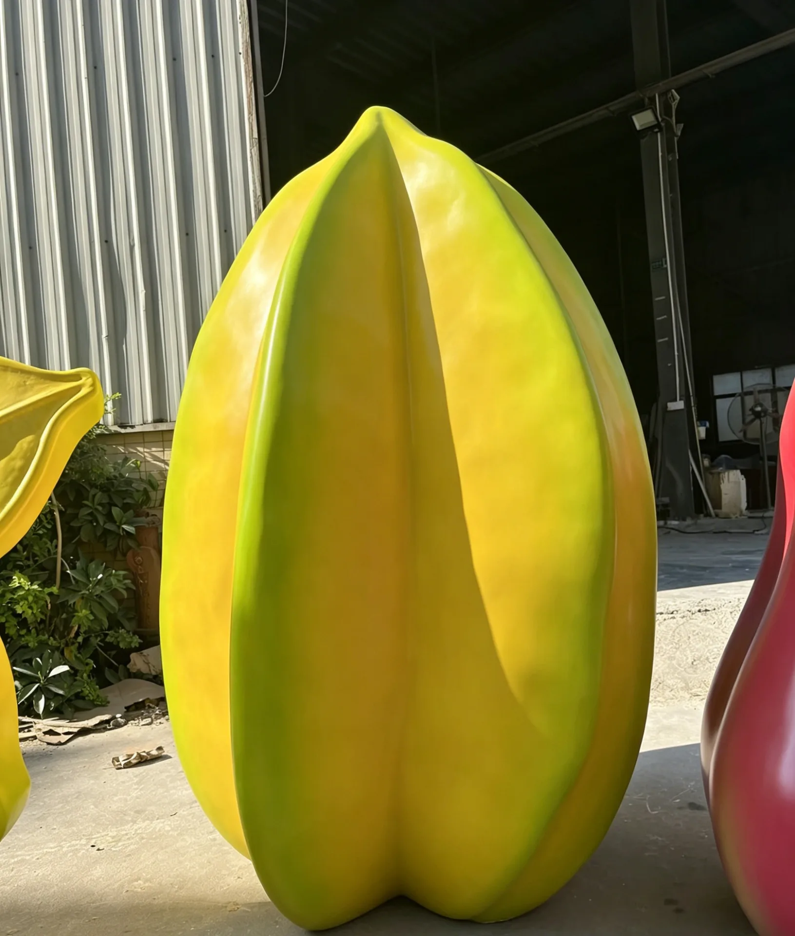 Custom Giant Carambola Fiberglass Fruit Sculpture for Farm Park & Commercial Mall Decoration — view 3