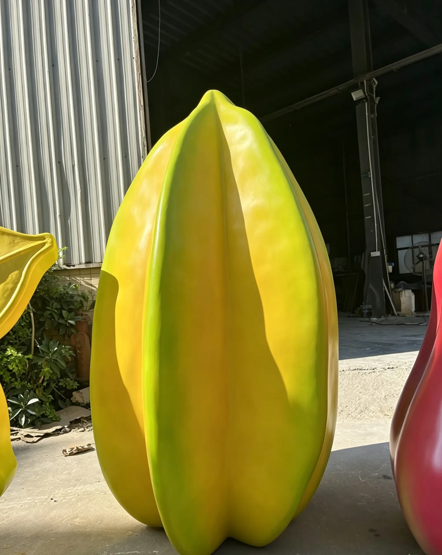 Custom Giant Carambola Fiberglass Fruit Sculpture for Farm Park & Commercial Mall Decoration — view 2