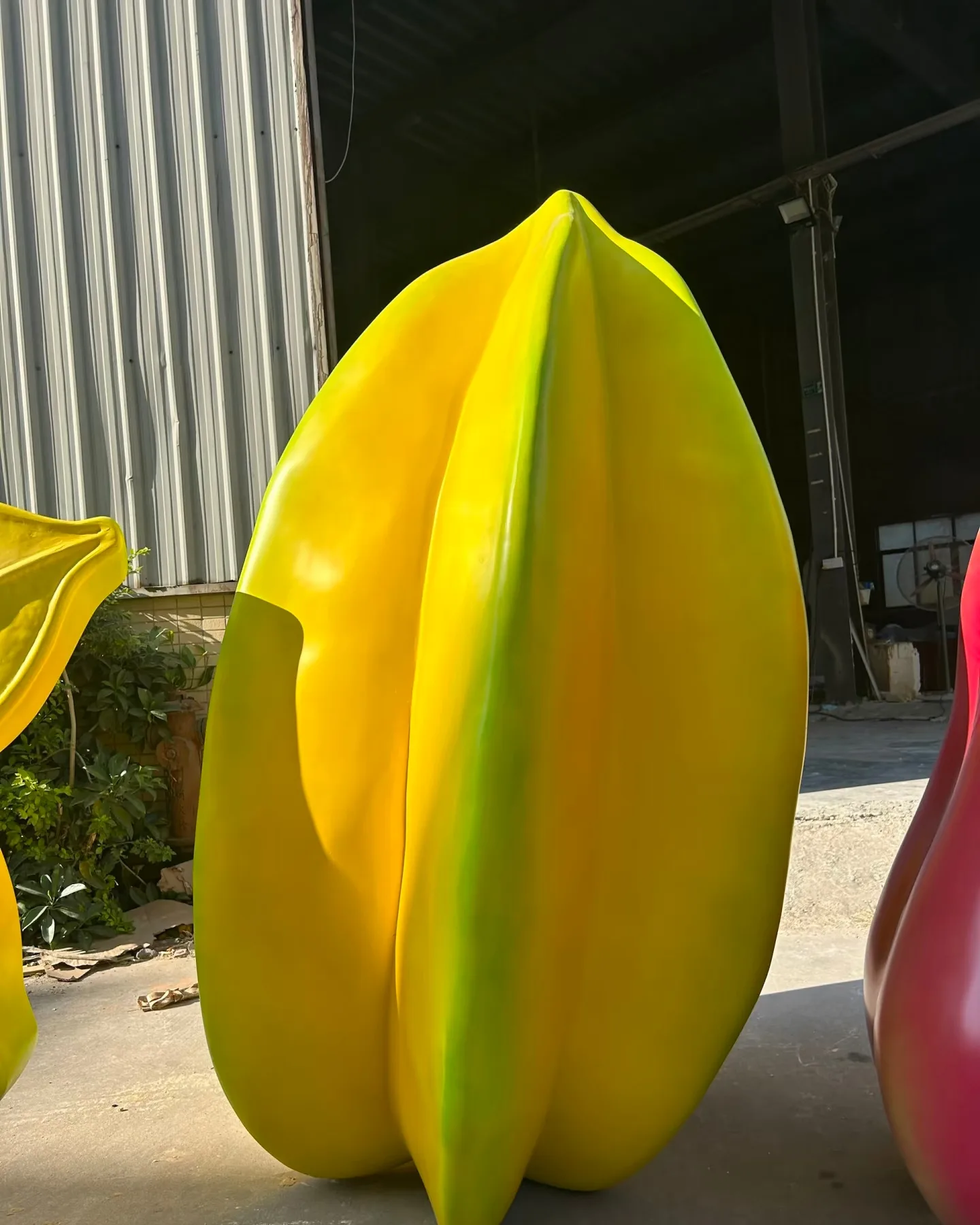 Custom Giant Carambola Fiberglass Fruit Sculpture for Farm Park & Commercial Mall Decoration