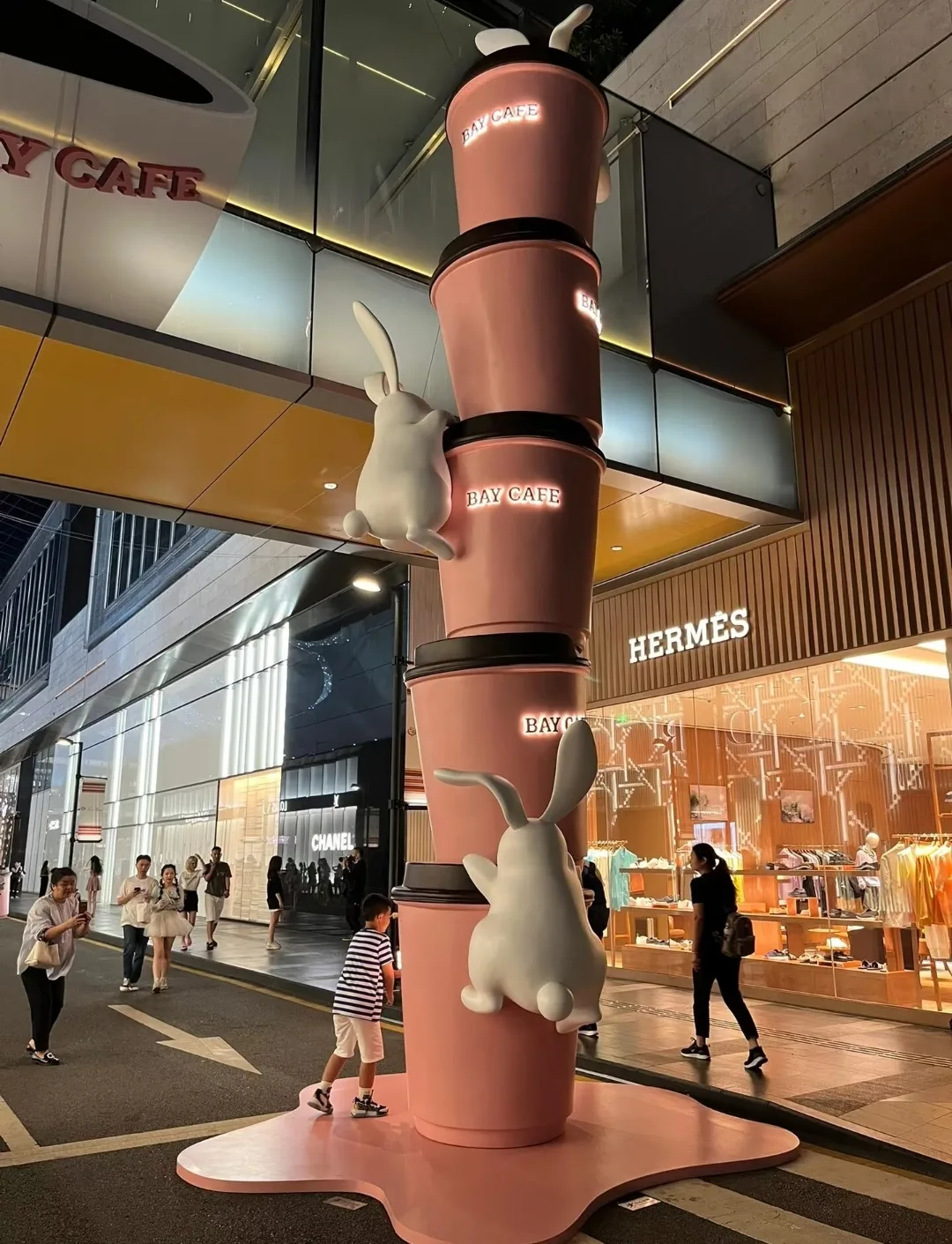 Custom Giant Coffee Cup Rabbit FRP Sculpture Outdoor Cafe Art Installation — view 5