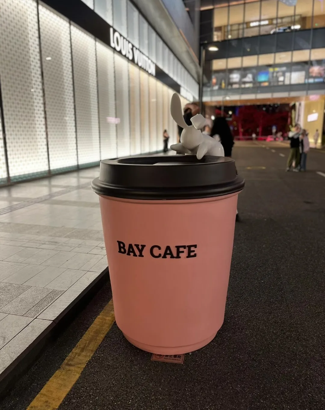 Custom Giant Coffee Cup Rabbit FRP Sculpture Outdoor Cafe Art Installation — view 4