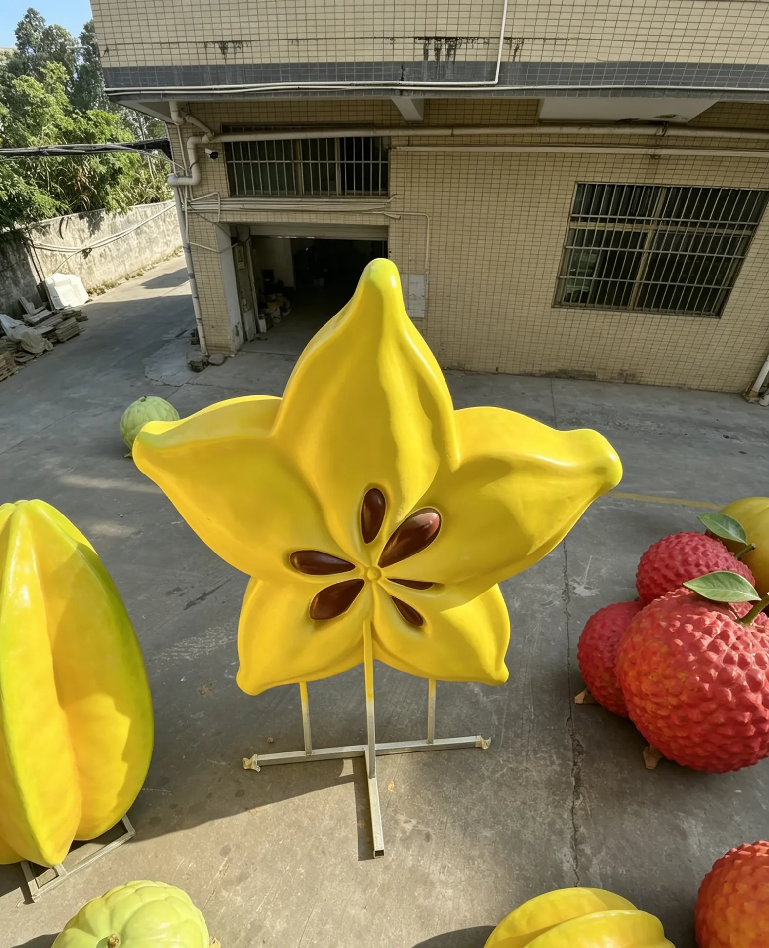 Custom Giant FRP Carambola Sculpture | Fiberglass Star Fruit Statue for Orchard Fruit Shop Outdoor Landscape Decor — view 2