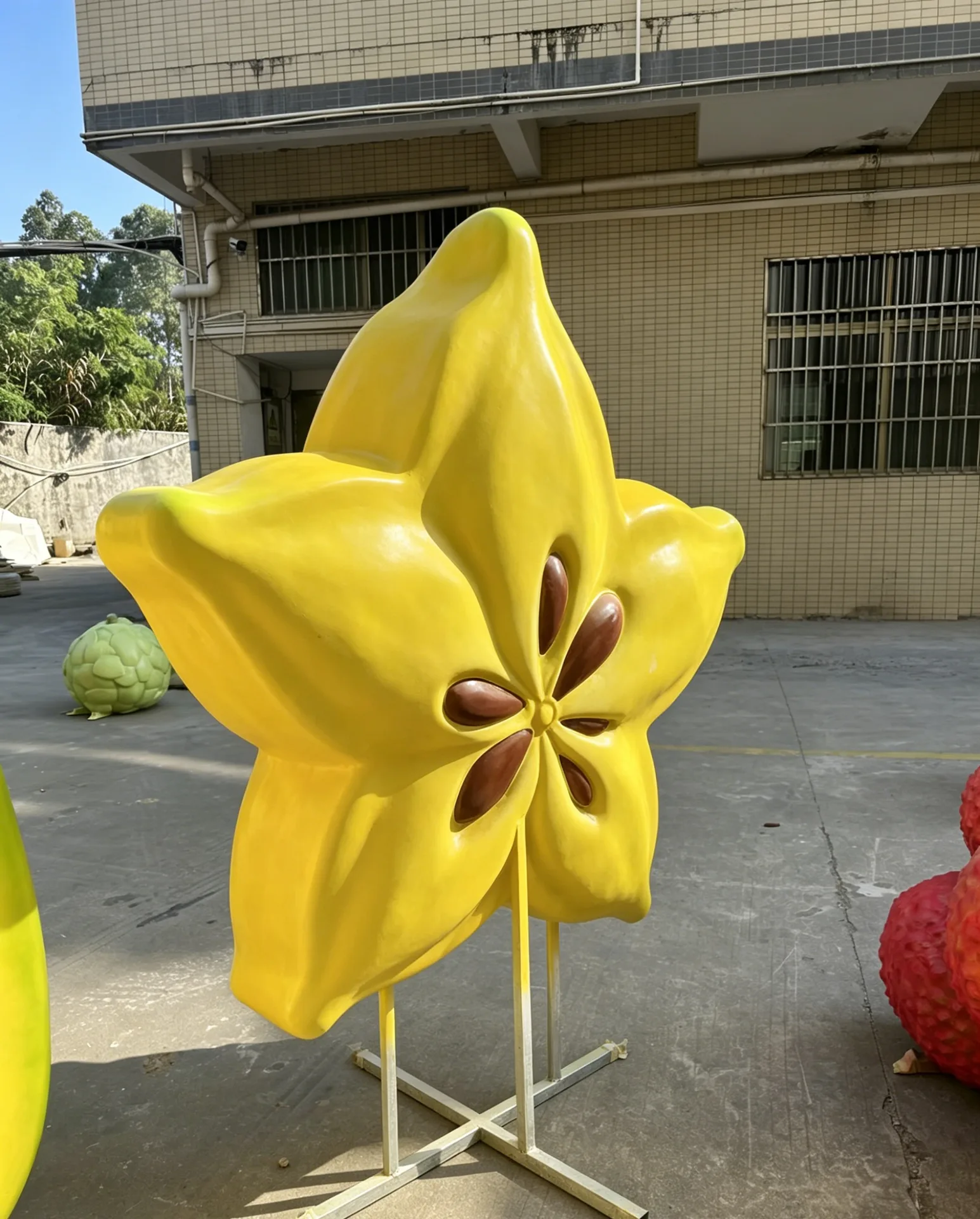 Custom Giant FRP Carambola Sculpture | Fiberglass Star Fruit Statue for Orchard Fruit Shop Outdoor Landscape Decor — view 4