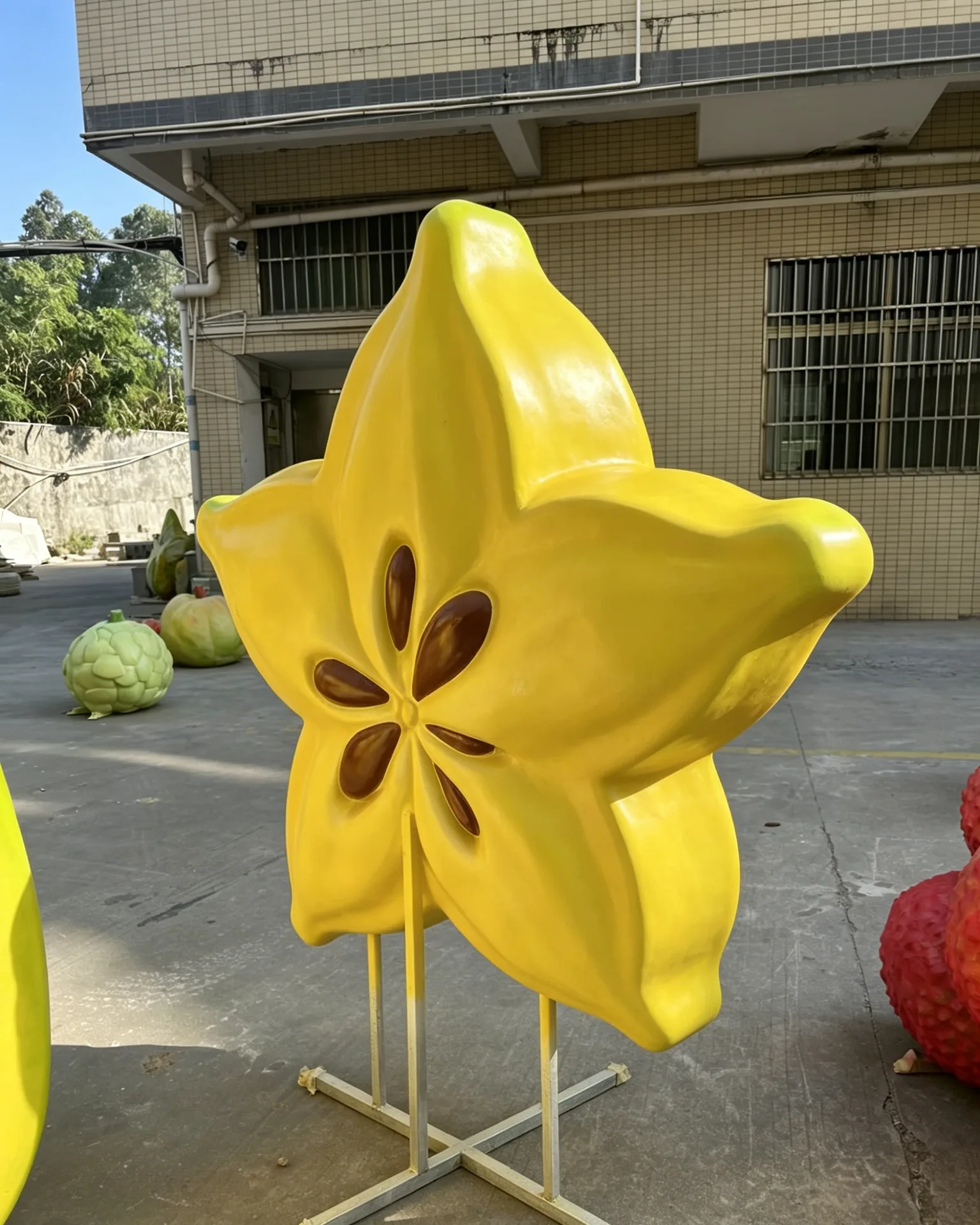 Custom Giant FRP Carambola Sculpture | Fiberglass Star Fruit Statue for Orchard Fruit Shop Outdoor Landscape Decor — view 3