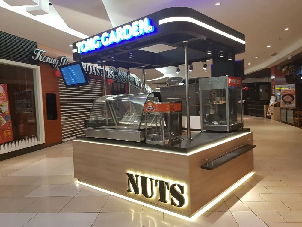 Custom Modern Wooden & Black Nuts Kiosk – Island-Style Snack Booth with Popcorn Machine for Malls — view 4