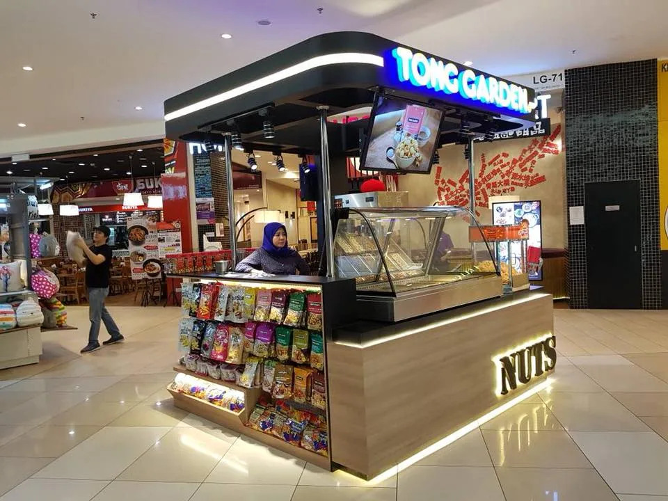 Custom Modern Wooden & Black Nuts Kiosk – Island-Style Snack Booth with Popcorn Machine for Malls — view 5