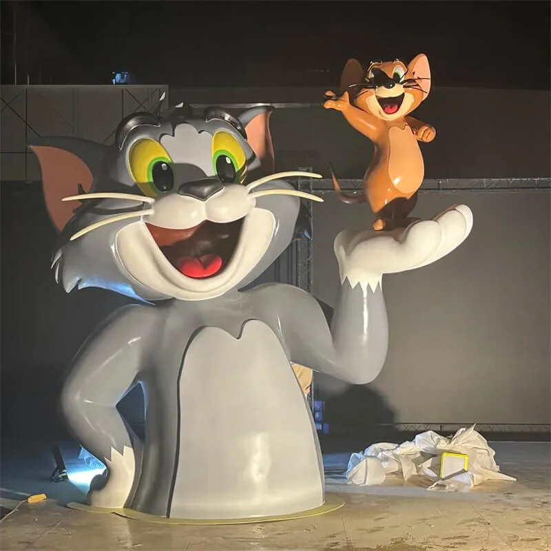 Custom Tom And Jerry Themed Fiberglass Sculpture Full Set Cartoon Cat And Mouse Sculpture Mall Outdoor Park Viral Photo Display Ornaments — view 3