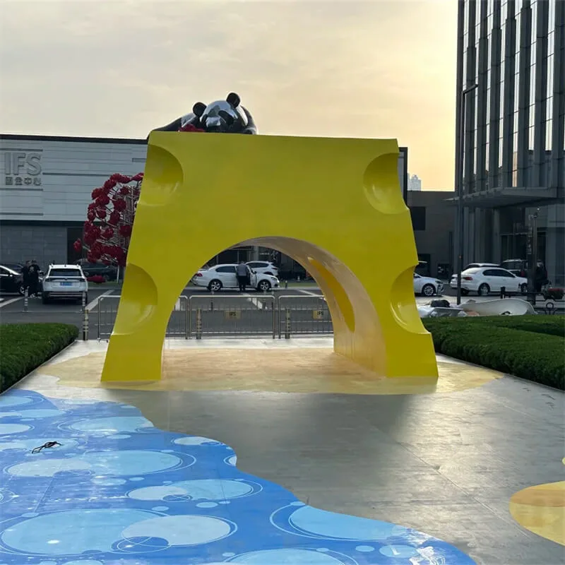 Custom Tom And Jerry Themed Fiberglass Sculpture Full Set Cartoon Cat And Mouse Sculpture Mall Outdoor Park Viral Photo Display Ornaments — view 4
