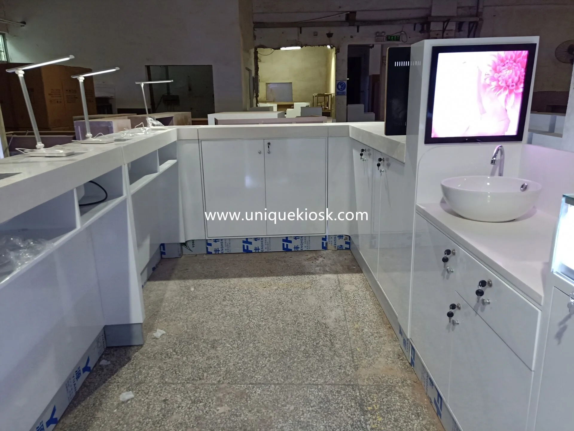 Custom White Nail Kiosk: Mall Nail Bar Station with LED Light, Sink & Manicure Table — view 6