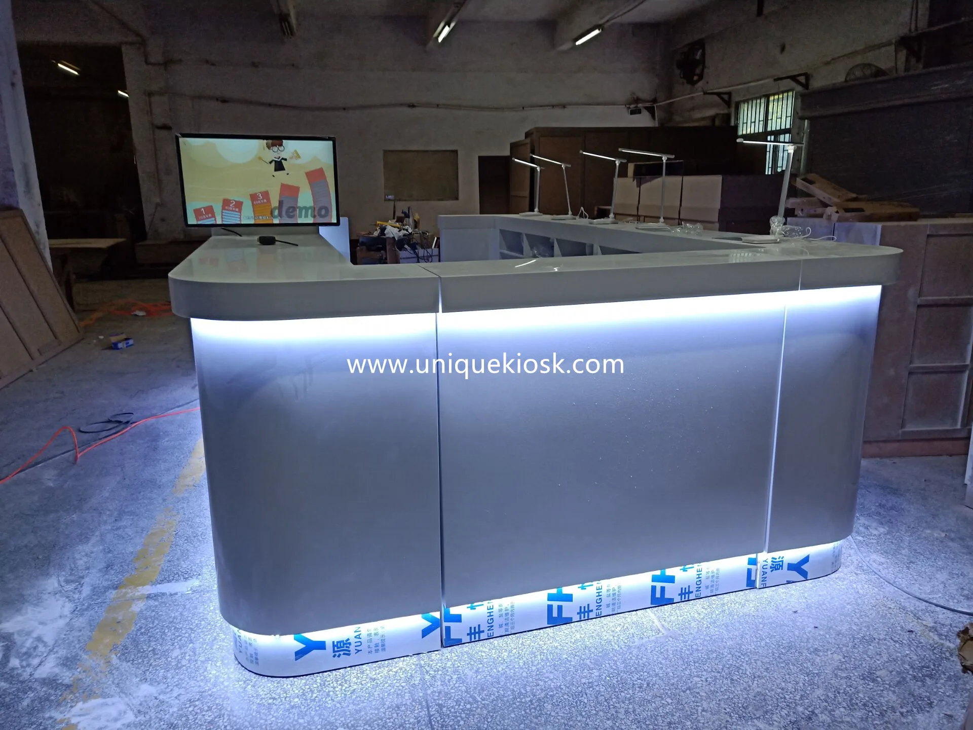Custom White Nail Kiosk: Mall Nail Bar Station with LED Light, Sink & Manicure Table — view 5