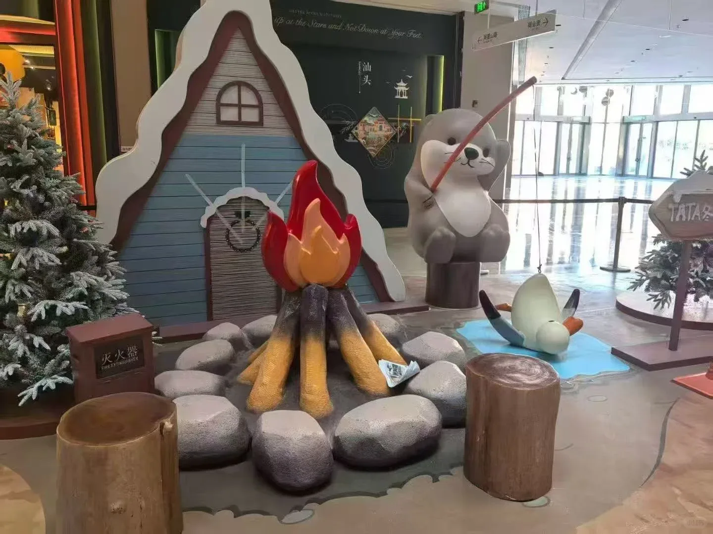 Cute Fiberglass Sea Otter Sculptures: Whimsical Mall & Event Decor — view 5