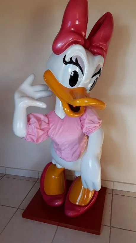 Daisy Duck Fiberglass Statue for Themed Parks & Events
