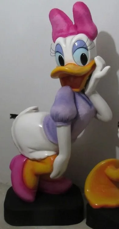 Daisy Duck Fiberglass Statue for Themed Parks & Events — view 2