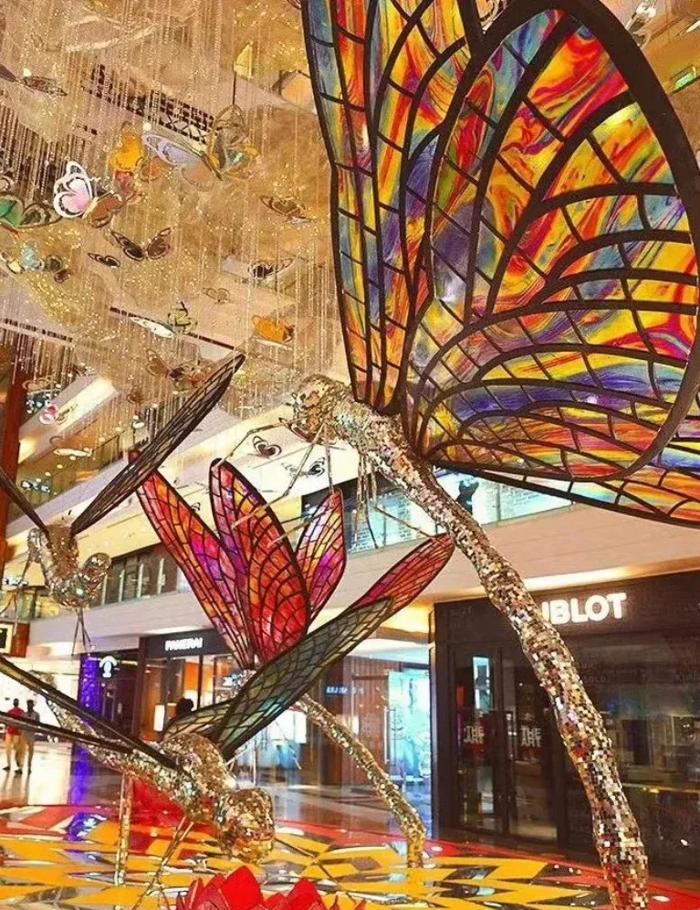 Dragonfly Fiberglass Sculpture For Mall Holiday Indoor Display — view 4