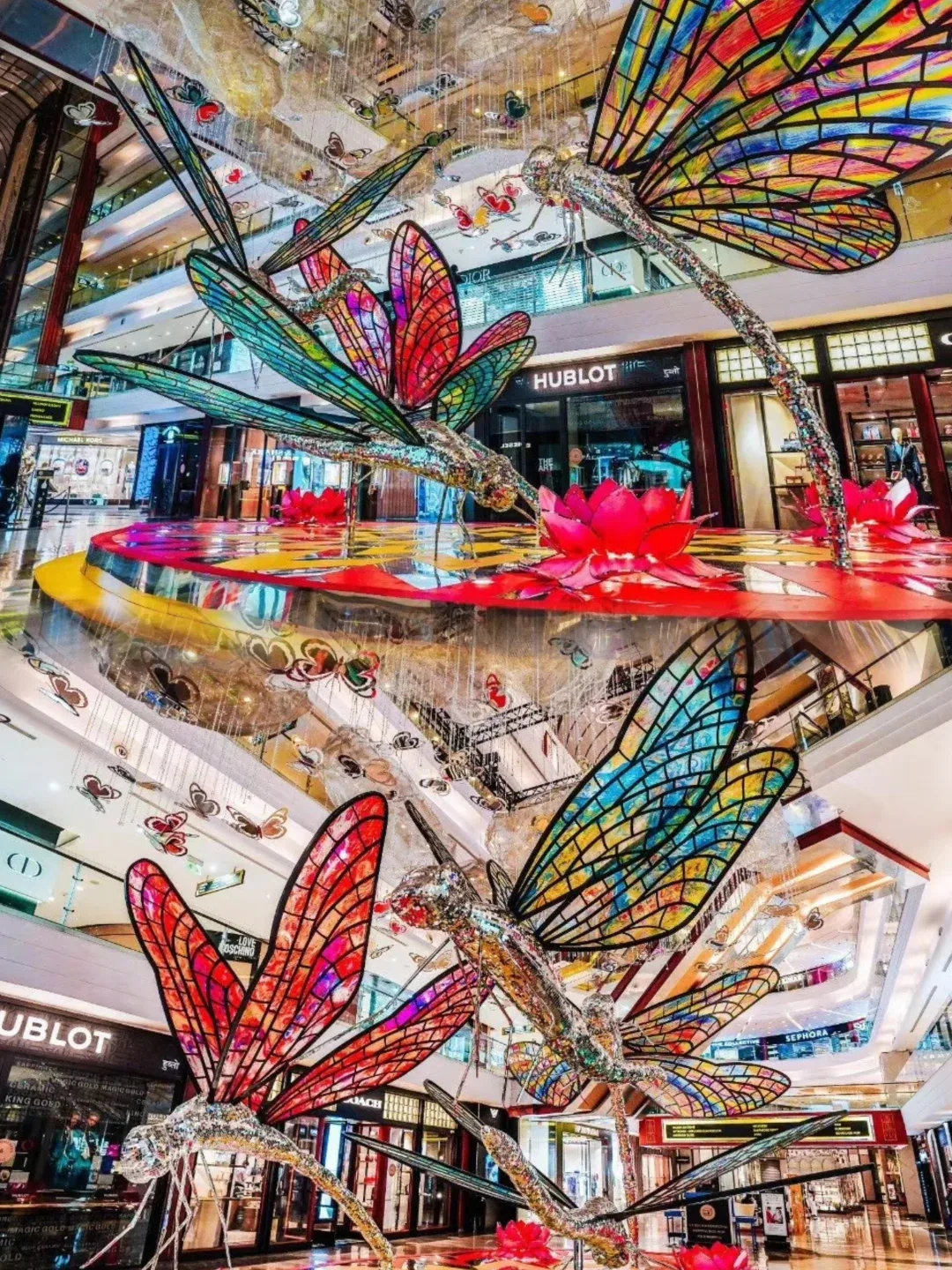 Dragonfly Fiberglass Sculpture For Mall Holiday Indoor Display — view 3