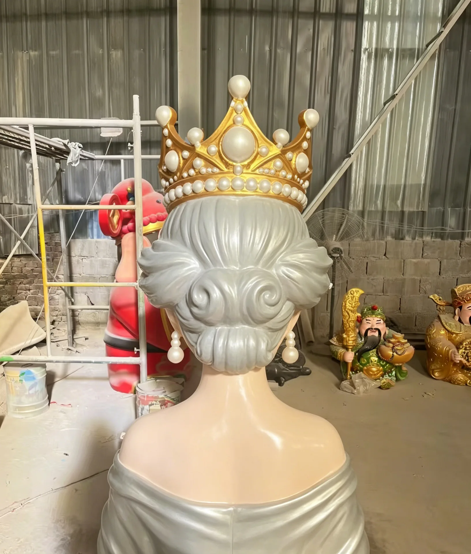 Eye-Catching Queen Design: Elegant girl sculpture with a pearl-adorned crown and serene expression — view 5