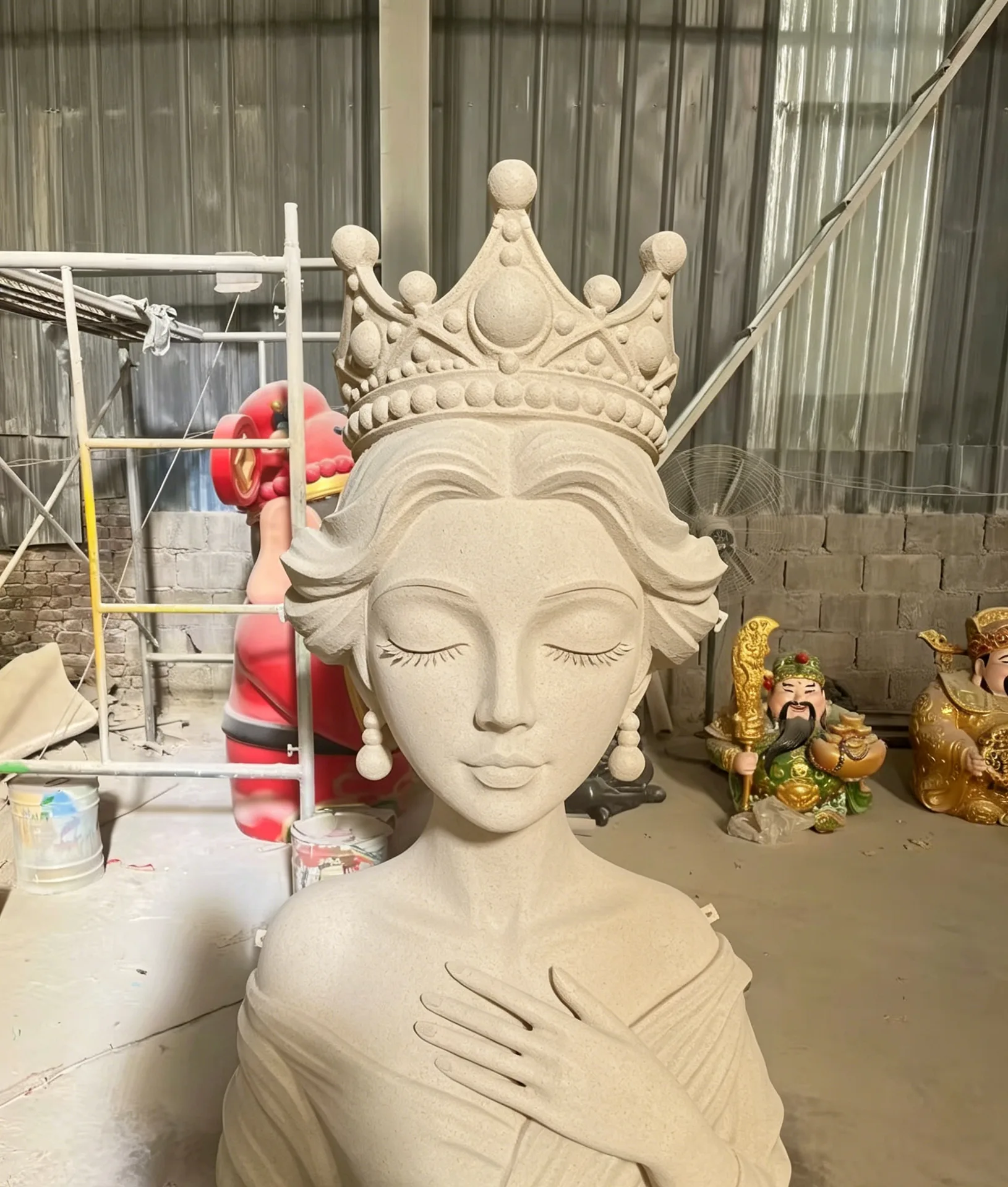 Eye-Catching Queen Design: Elegant girl sculpture with a pearl-adorned crown and serene expression — view 2
