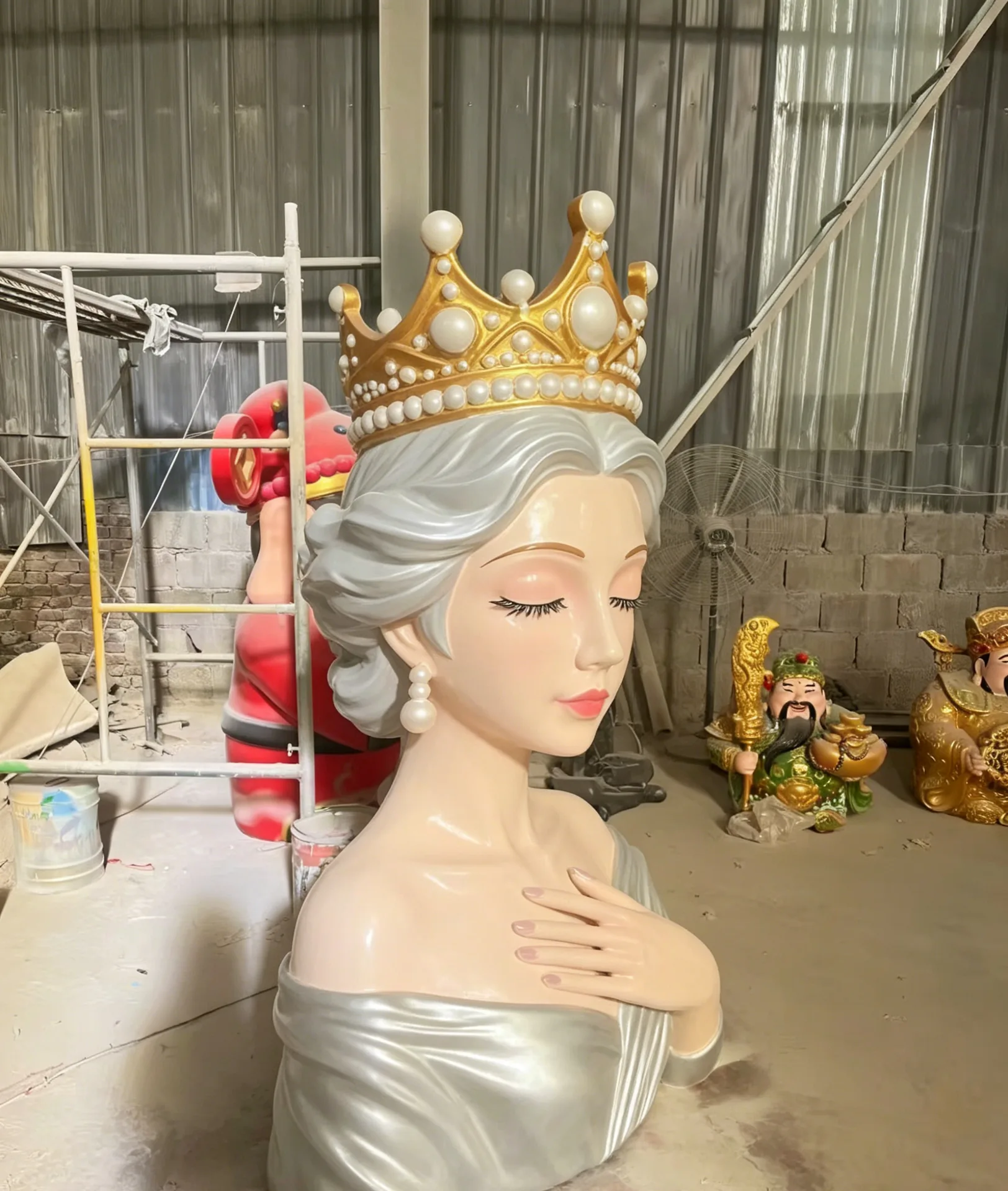 Eye-Catching Queen Design: Elegant girl sculpture with a pearl-adorned crown and serene expression — view 4