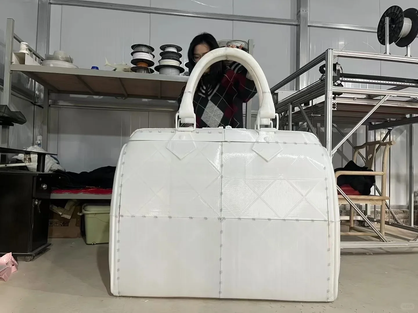Fashion-Themed Giant Handbag Sculptures — Hot Decor for Retail and Pop-Up Events — view 2