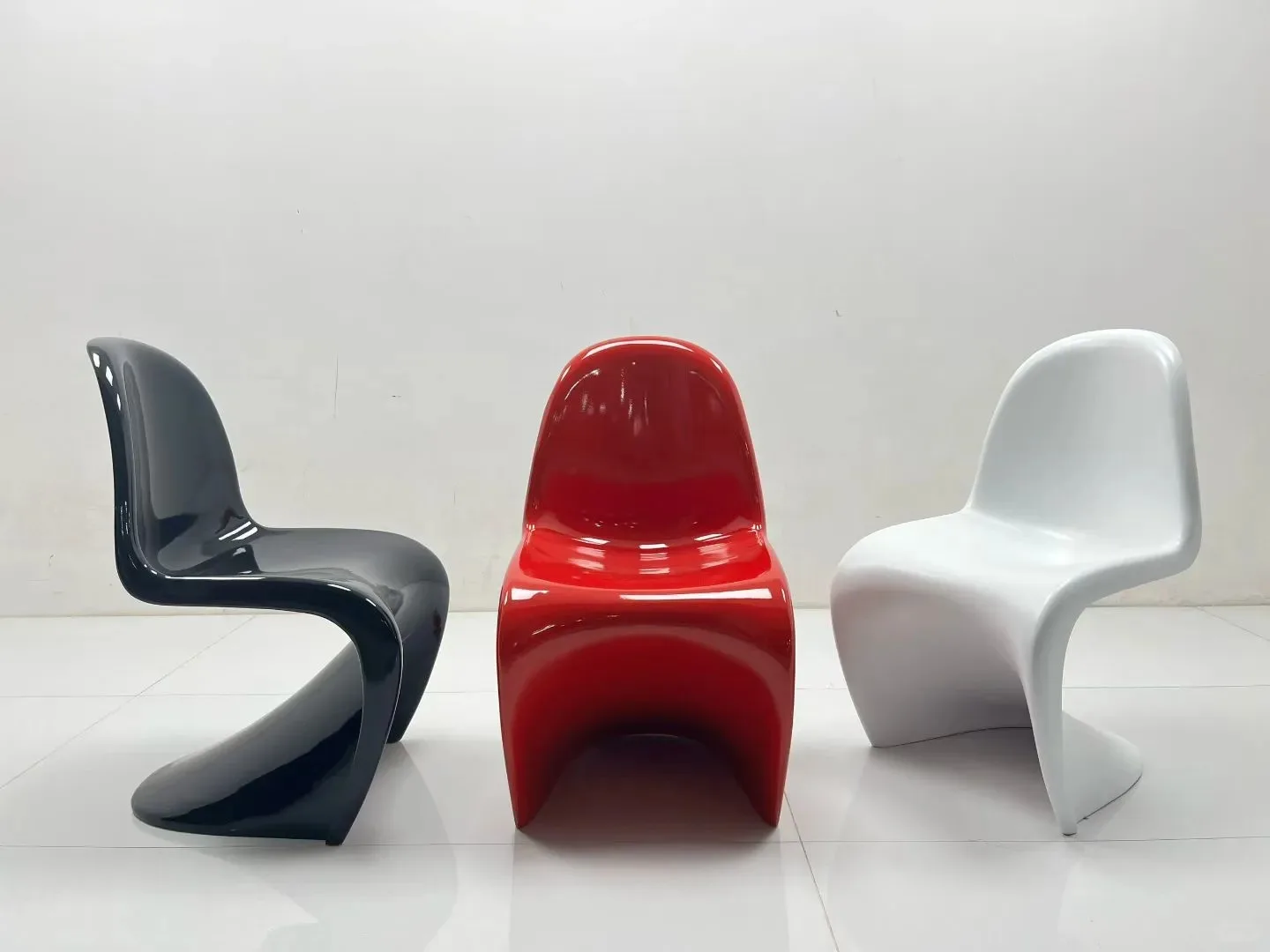Fiberglass Panton Chair, Modern Molded Chair, Stylish Dining Chair for Indoor or Outdoor