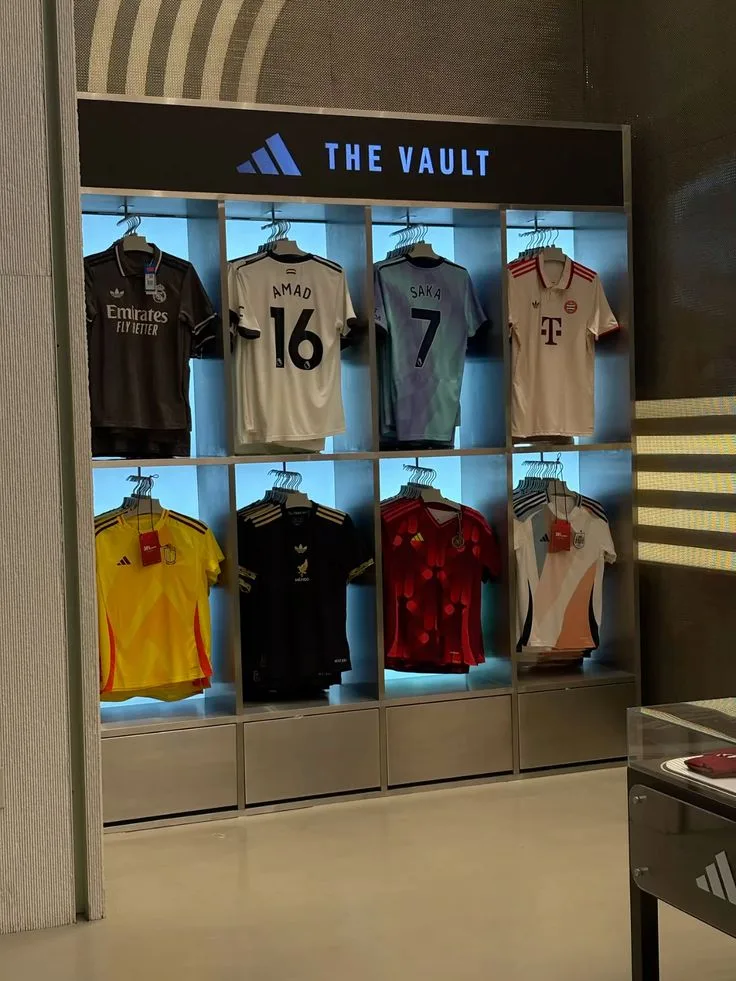 Football Jersey LED Display Cabinet — view 3