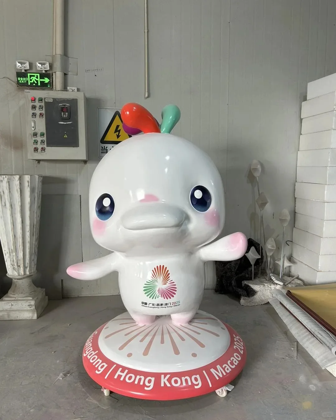 FRP Cartoon Mascot Sculpture For Exhibition Event Decor — view 3