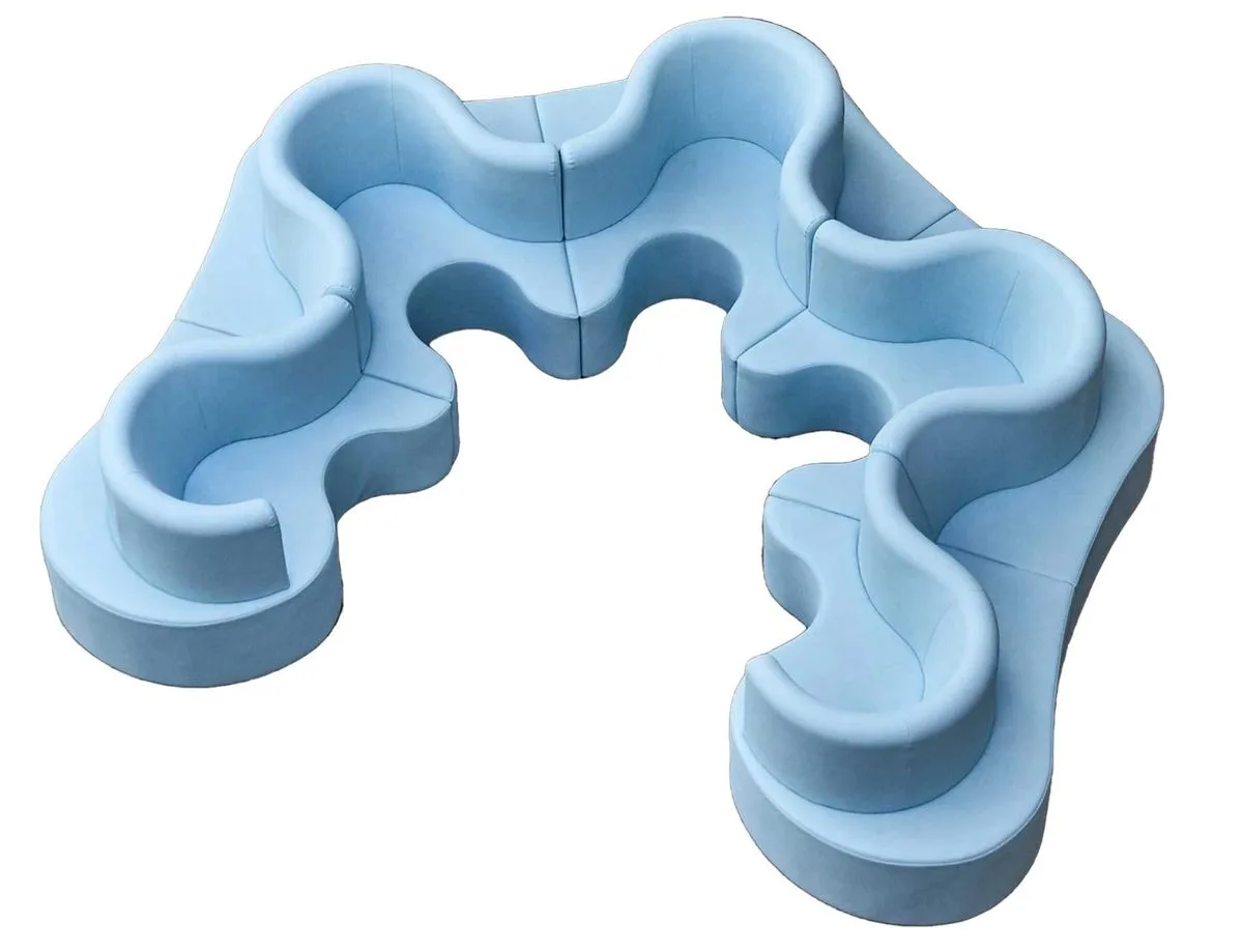 FRP Modular Wavy Curved Sofa Sculpture for Gallery Hotel Public Area Landscape Decor