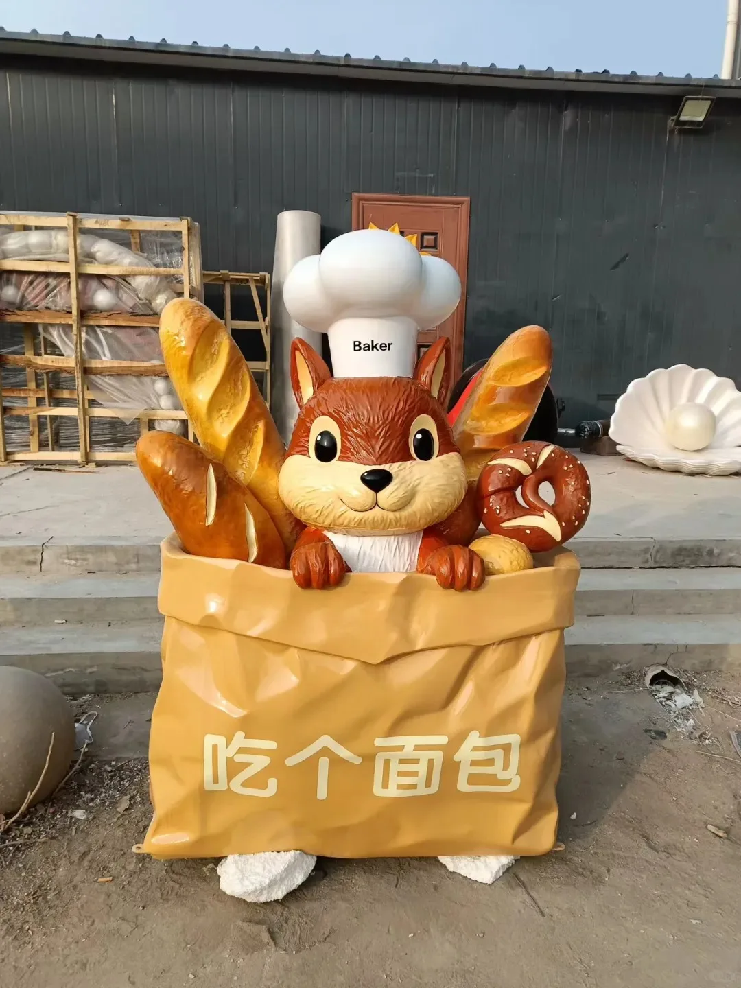 FRP Squirrel Sculpture for Bakery Food Shop Outdoor Decoration