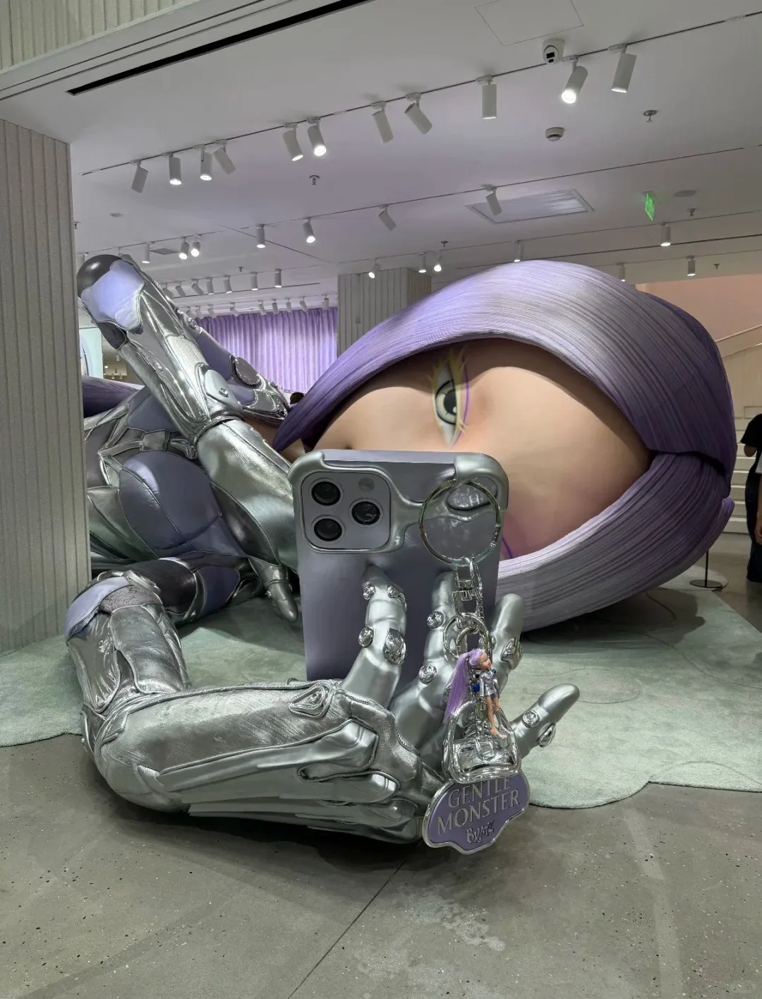 Gentle Monster X Bratz FRP Giant Lying Girl Sculpture for Mall Pop-up Exhibition — view 3
