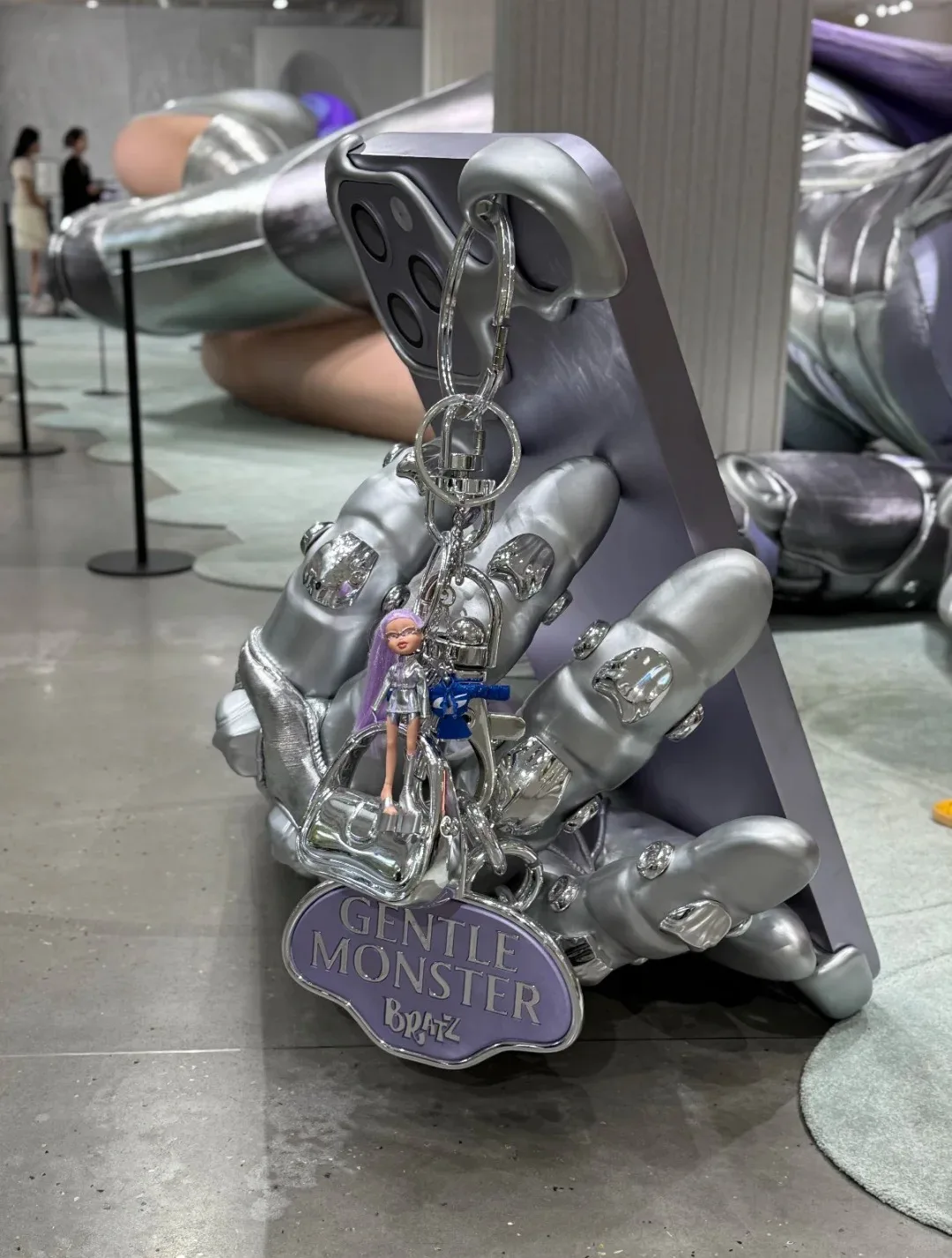 Gentle Monster X Bratz FRP Giant Lying Girl Sculpture for Mall Pop-up Exhibition — view 5