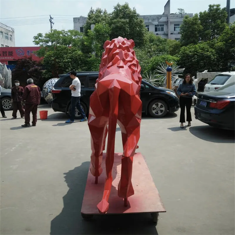 Geometric Cut‑Surface Red Fiberglass Lion Sculpture | Bold Viral Lion Sculpture, Custom Landscape Decor for Hotels and Plazas — view 3