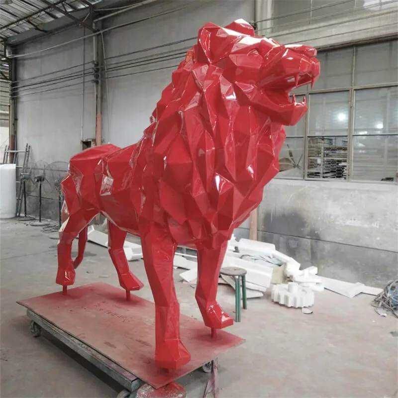 Geometric Cut‑Surface Red Fiberglass Lion Sculpture | Bold Viral Lion Sculpture, Custom Landscape Decor for Hotels and Plazas — view 4