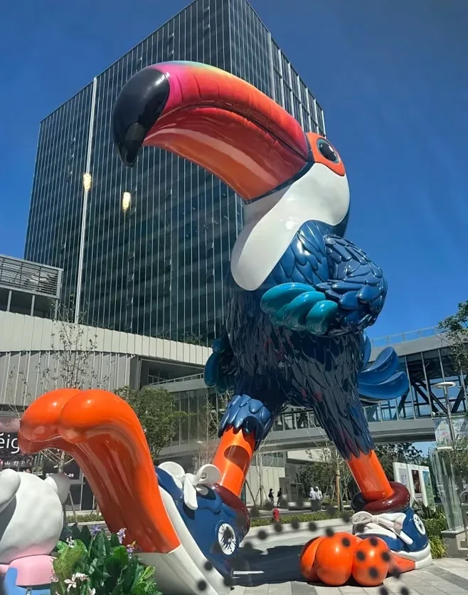 Giant Colorful Toucan Fiberglass Sculpture for Outdoor & Mall Decor — view 2