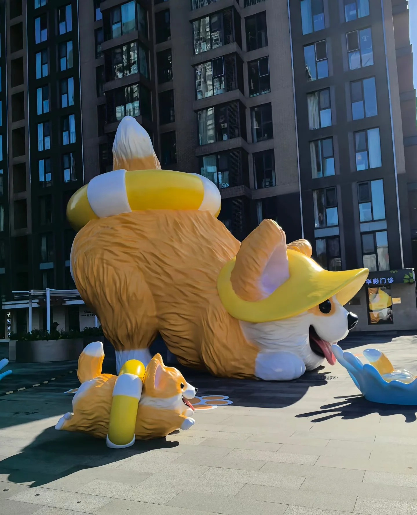 Giant Corgi Fiberglass Sculpture for Urban Commercial Spaces — view 4